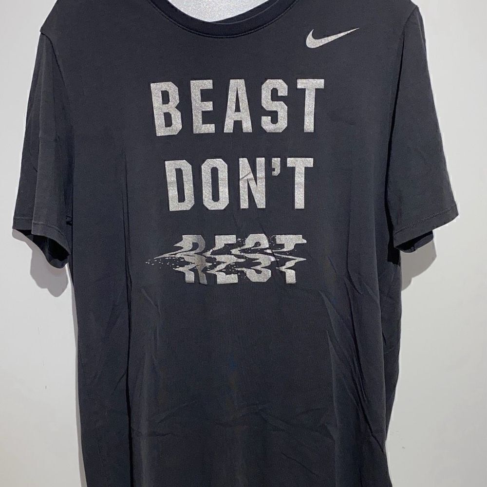 The Nike Tee Men's Short‎ Sleeve Beast Don't Rest Dri-Fit Gray T-shirt Size L